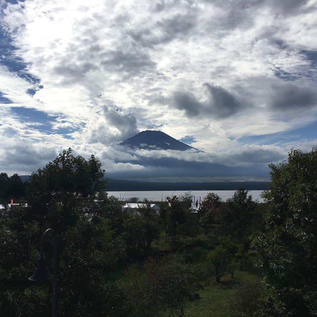 トータス松本さんのインスタグラム写真 - (トータス松本Instagram)「藤巻亮太くんのMt.FUJIMAKIに呼んでもらって歌ってきた。観てくれたみんな、ありがとう！ #藤巻亮太 #他の #出演者 #みんなありがとう #富士山 #朝 #昼 #夕方」9月30日 13時22分 - tortoise_matsumoto_official