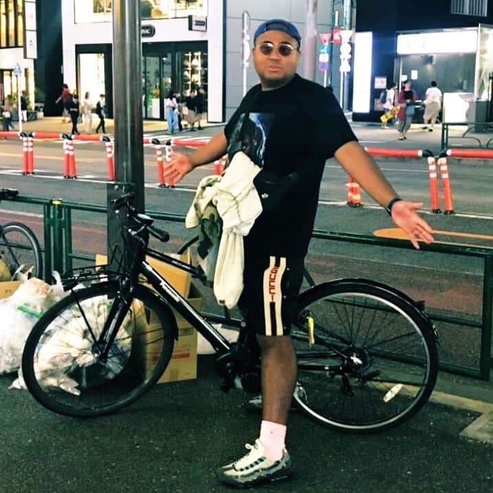 アントニーのインスタグラム：「目標は20代のうちに自動車免許を取ることです！！！ #のこり4カ月 #しかし都内移動は #自転車が死ぬほど便利 #電動自転車最高 #けど #こないだ #家から9キロぐらい #離れたところで #充電切れた時は #一瞬 #この世の地獄をみた #充電切れたとき普通の自転車の２倍ぐらいの重さ #そんなことより車の免許欲しい #アメリカンな車乗りたい #いざゆけアントニー」