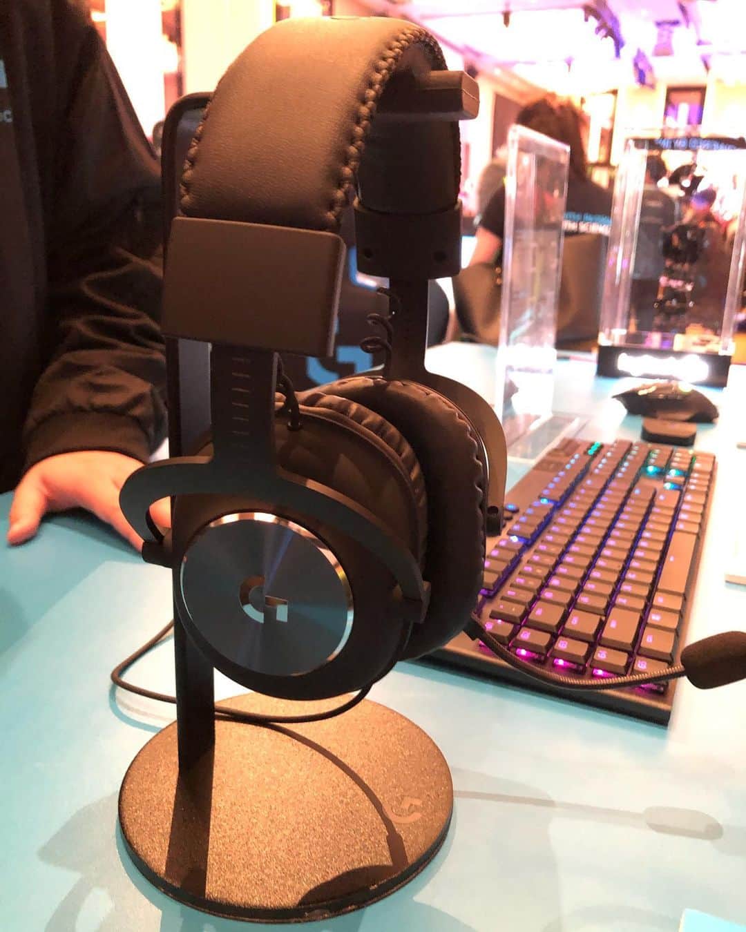 YingTzeさんのインスタグラム写真 - (YingTzeInstagram)「ServerDNA 2019 : An event that every gamers would love ! ❤️ _ Went to support my streamer friends because they are having booths ~ at the same time visiting @asusrog.my and @logitechg too ! ❤️ Didn’t take much photos but please look forward to my VLog ! 😎✨ _ p/s : Tak dapat cari @mrcocan , jadi cuma dapat bergambar keseorangan 🤣 #blessed #ytzgaming #serverdna」9月30日 13時38分 - yingtze