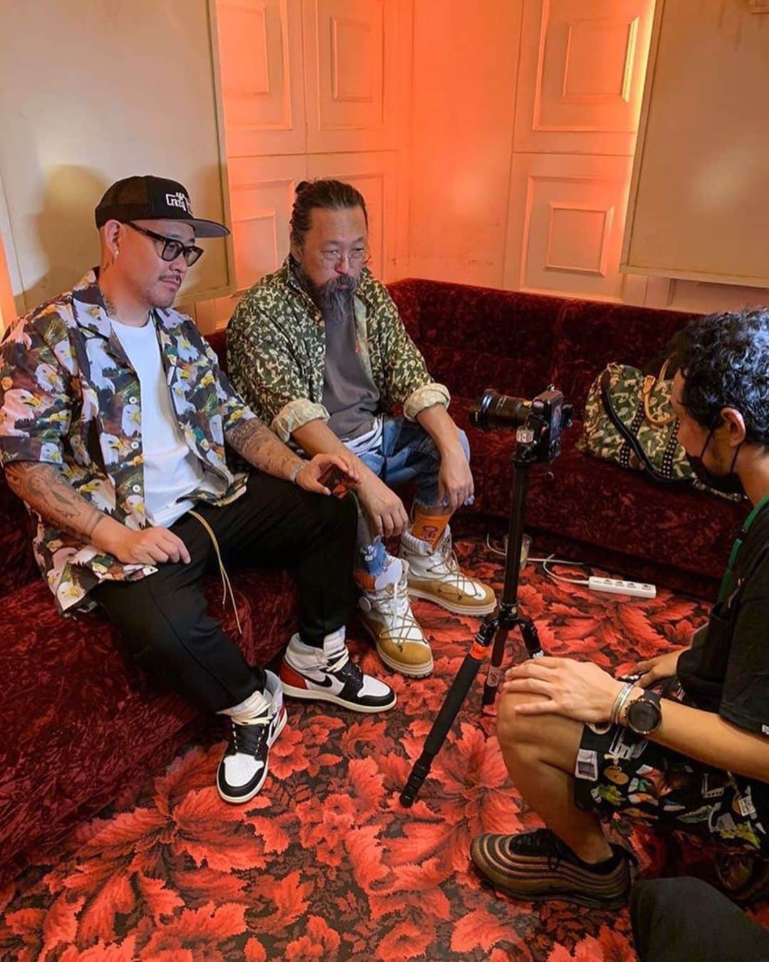 HYPEBEASTさんのインスタグラム写真 - (HYPEBEASTInstagram)「@hypebeaststyle: @benballer has teased an exclusive jewelry collaboration @takashipom. The collection will feature six intricately crafted pieces done in two colorways, and items will be priced at $50,000 USD with a rare one of one $100,000 USD set to be unveiled later. Swipe to check out the duo in Tokyo shooting for the official release rumored to come before the end of the year. Photo: Ben Baller」9月30日 13時39分 - hypebeast