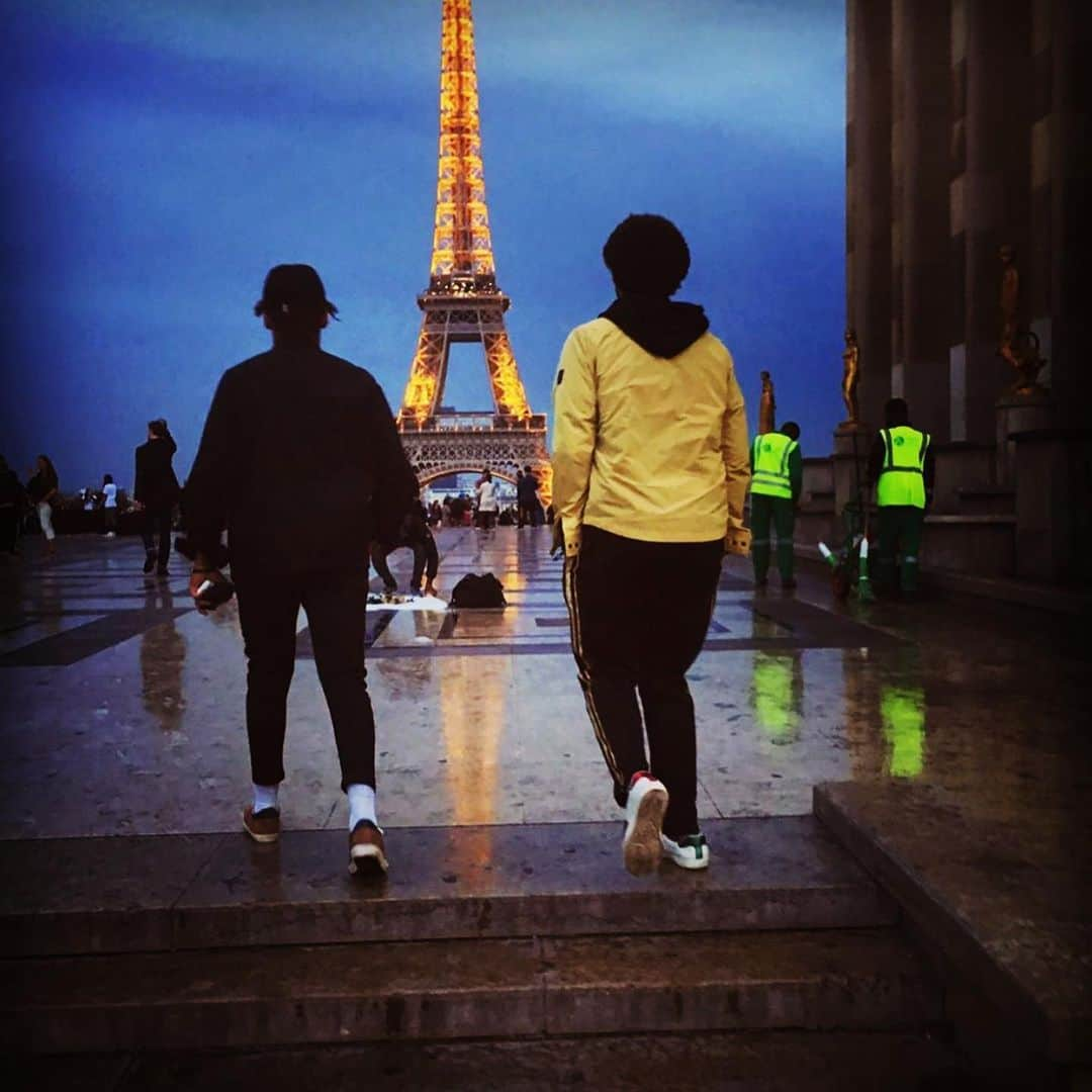 ジミー・ジャムさんのインスタグラム写真 - (ジミー・ジャムInstagram)「So on the heels of #nationaldaughtersday comes #nationalsonsday which is great since I’m blessed enough to have both😎 I’m biased but our sons @maximillianharris and @tylerjharris are not only amazingly smart, talented young men, but even better they’re compassionate, caring souls (even to each other sometimes😂). I couldn’t be more proud of them or love them more. It helps that they have the best people in their lives like @lisajamharris their mom,  @bellabharris their sister, and @originalpopdukes their grandfather looking out for them 👍🏽. So glad we all got to be together this weekend in beautiful Cabo. 🇲🇽 I love you guys sooooo much! #nationalsonsday #tylerharris #maxharris #bellaharris #lisaharris #popdukes #jimmyjam #oneandonlypalmilla」9月30日 14時04分 - flytetymejam