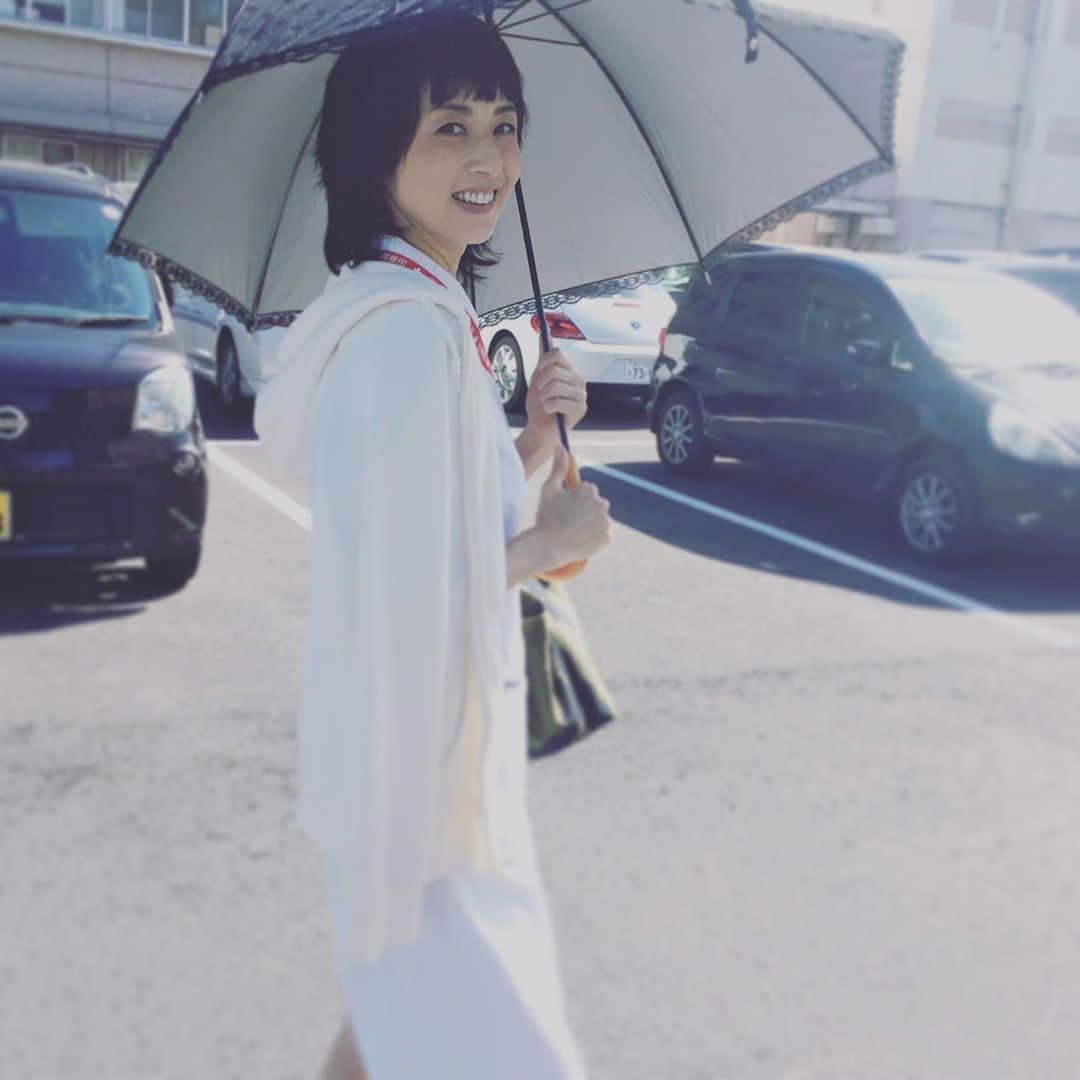 高岡早紀 さんのインスタグラム写真 - (高岡早紀 Instagram)「今日も「リカ」の撮影です。 明日から10月だというのに、陽射しはまだ夏のよう。。 #リカ #10月5日スタート #土ドラ」9月30日 14時29分 - saki_takaoka