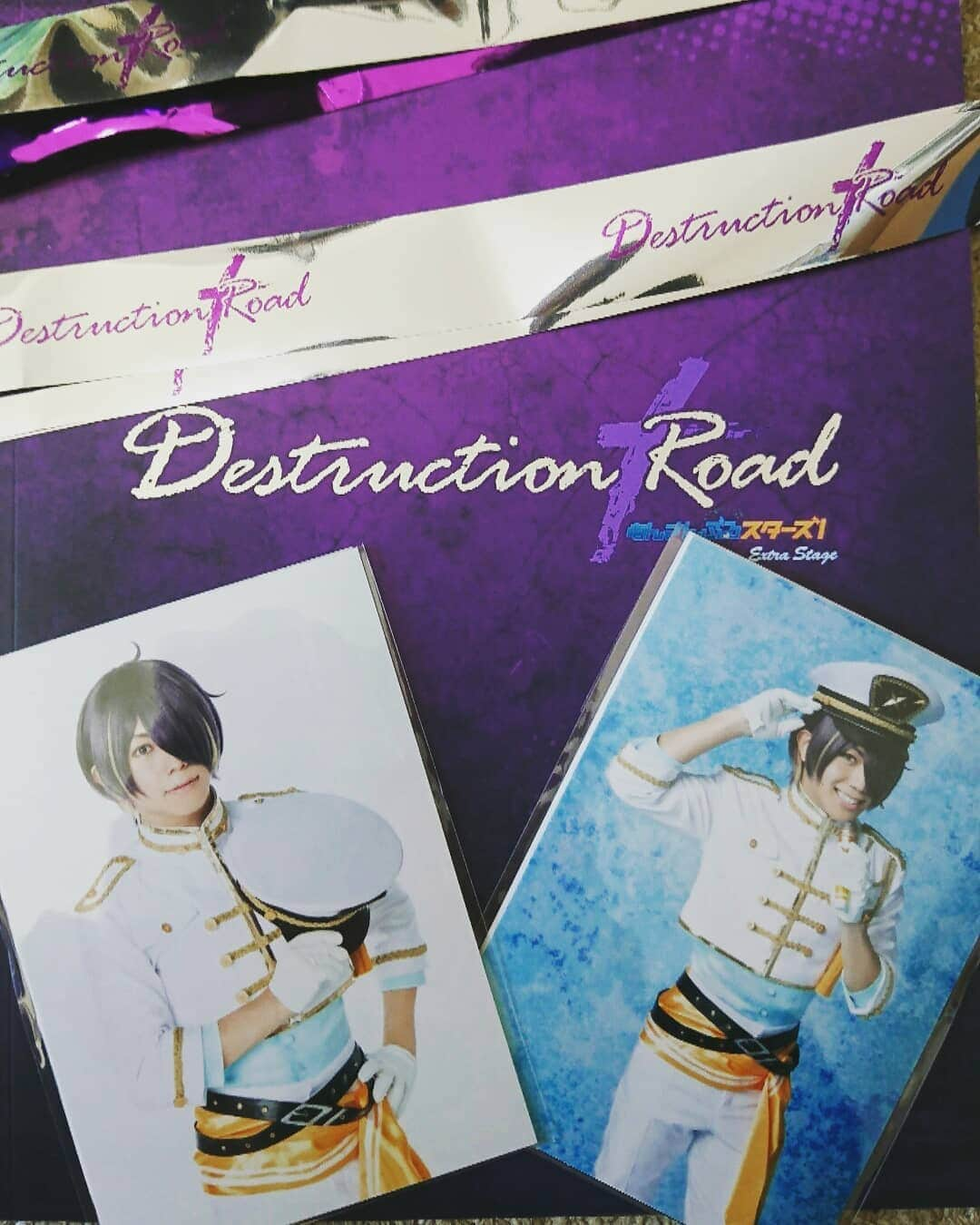 深澤大河のインスタグラム：「【STAFF】 『あんさんぶるスターズ！エクストラ・ステージ』～Destruction × Road～ 全45公演無事に終了いたしました。  応援してくださった皆様、ありがとうございました🙇  大河も「お客さんの笑顔をステージ上から見て、とてもパワーをもらいました⤴」と話していました。  あんステロスになりそうですが、大河は今日から「からサー」の本番に向けて頑張っています。  ぜひ、「からサー」も宜しくお願いします。  #あんステ #流星隊 #仙石忍 #舞台からサー」