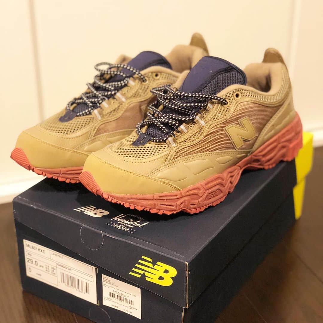 大地洋輔のインスタグラム：「グッドグッド👍👍 ・ カラーリングも最高❤️❤️ ・ ・  #nb801  #herschel #herschelsupply  #ハーシェル #newbalance」