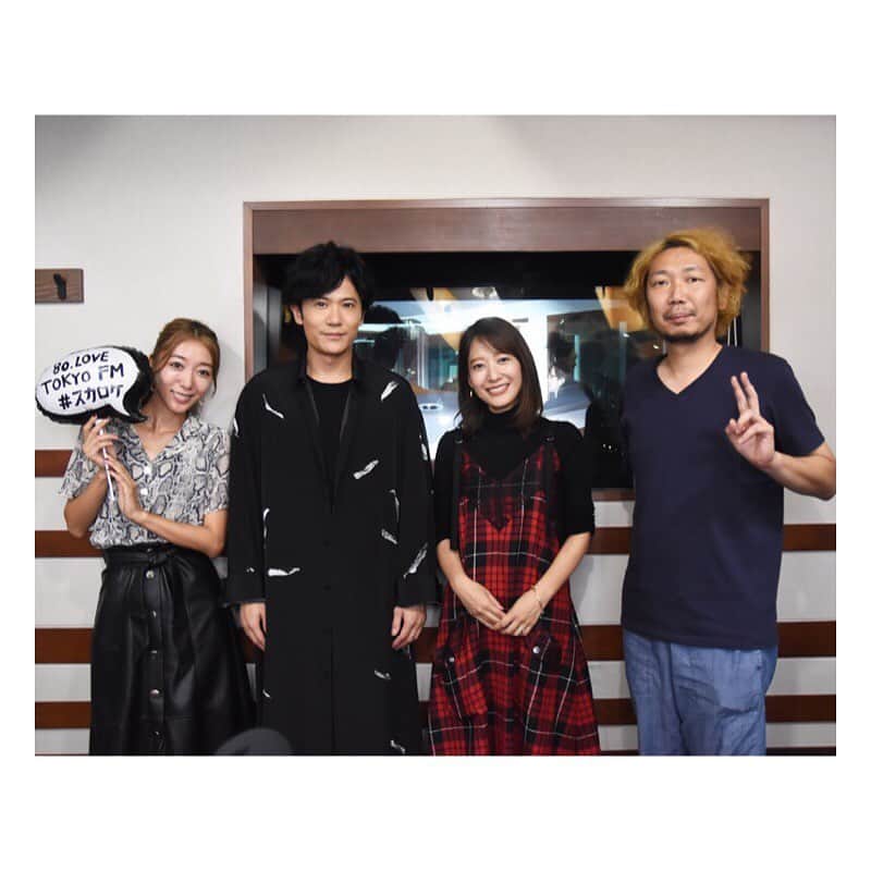 浜崎美保さんのインスタグラム写真 - (浜崎美保Instagram)「今日からスカロケの前の時間帯に新番組がスタート🌿✨ ・ ・ 15:00～は『THE TRAD』📀 各音楽ジャンルに秀でたマイスターと共に、上質な音楽と趣味の話題をお届けする2時間💿 ・ ・ THE TRADはレコードショップ📀 そのオーナー兼店長(パーソナリティー)を務めるのが稲垣吾郎さん。副店長はハマ・オカモトさん。そして専属店員に吉田明世さん🌿 ・ ・ 今日のテーマは「デビュー🎊」だそう🌿どんな番組になるのでしょうか😊 今生放送聴いています😋💿 ・ ・ ・ #radio #radiko #jfnpark #tokyofm #新番組 #thetrad #稲垣吾郎 さん #ハマオカモト さん #吉田明世 さん #デビュー」9月30日 15時07分 - mihohamasaki_japan