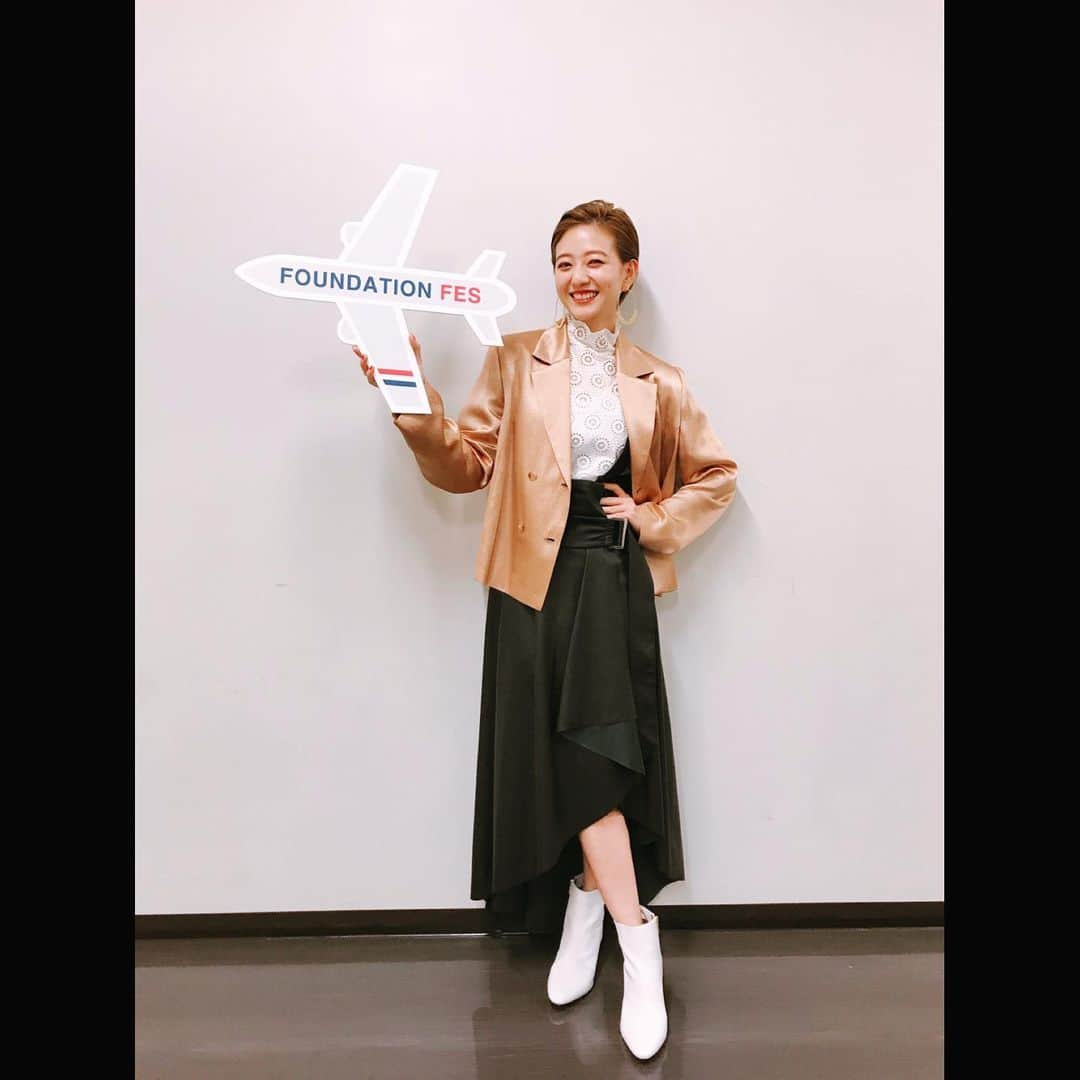 伊藤千晃さんのインスタグラム写真 - (伊藤千晃Instagram)「【ALBION FOUNDATION FES ﻿ girls power 2019】﻿ ﻿ 今回トークゲストとして出演させていただきました。﻿ ﻿ 会場は"# ME 映え JOURNEY"をテーマに演出されていて、﻿ まるで本当に旅をしているような気分にさせてくれる空間の中で、﻿ 大好きな美容やコスメ、音楽、ファッションなどの話をすることができて楽しかったです！！﻿ ﻿ ガールズパワーというタイトルの通り﻿ 本当に多くの女性の方がいらっしゃって﻿ まさに女性の力を感じたイベントでした！！﻿ ﻿ トークを聞いてくれた皆さんありがとうございました😊﻿ ﻿ @albion_jp  #アルビオンファンデフェス﻿ ﻿ Styling﻿ 👗3枚目﻿ Jacket/Jumpsuit﻿ #greedinternational﻿ ﻿ 👗4枚目﻿ camisole/pants/one-piece﻿ #greedinternational﻿ ﻿ 👗5枚目﻿ jacket﻿ #greedinternational﻿ skirt﻿ #aulaaila﻿ boots﻿ #オゥバニスター」9月30日 15時41分 - kikichiaki