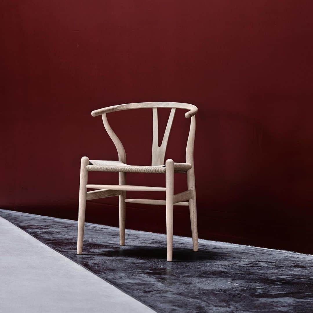 のインスタグラム：「. ch24 / Y chair 3+1 campaign . 期間中、対象のCH24 / Yチェアを3脚ご購入いただいた方に、もう1脚プレゼントいたします。 . 期間：2019年10月1日（火）ー 11月4日（月） 対象商品：CH24 Oak soap、CH24 Beech soap、indigo CH24」