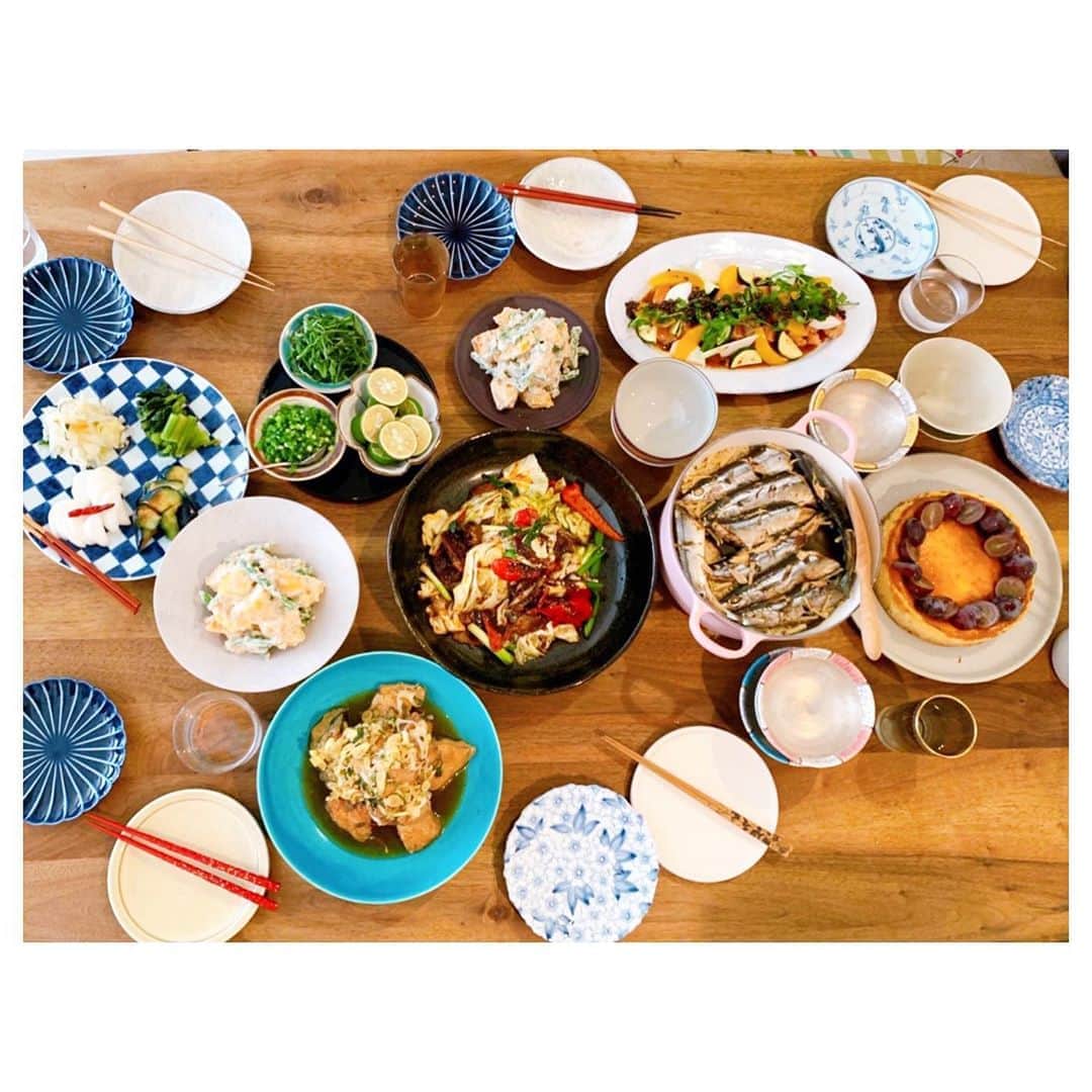 押切もえさんのインスタグラム写真 - (押切もえInstagram)「👩🏻‍🍳#cooking 美沙子ちゃん @yasuda_misako 宅で開催されたお料理教室へ。 先生は、中華料理の五十嵐美幸さん @igarashimiyuki_miyu と美沙子ちゃん。 メニューは、今が旬のさんまの炊き込みご飯に、柿とインゲンの白和え、サーモンの柚子胡椒たたき カルパッチョ風、回鍋肉。 どれも美味しくて、勉強になることばかりでとても楽しかった。 忘れないうちに早く作ろう！ （↑自分に宣言） #料理教室 #中華 #和食  #安田美沙子 #五十嵐美幸 #美虎 #美沙子ちゃんのおばんざいとケーキも美味しかった #誘ってくれたのは #ほしのあき ちゃん #楽しい時間をありがとう♪」9月30日 16時16分 - moe_oshikiri