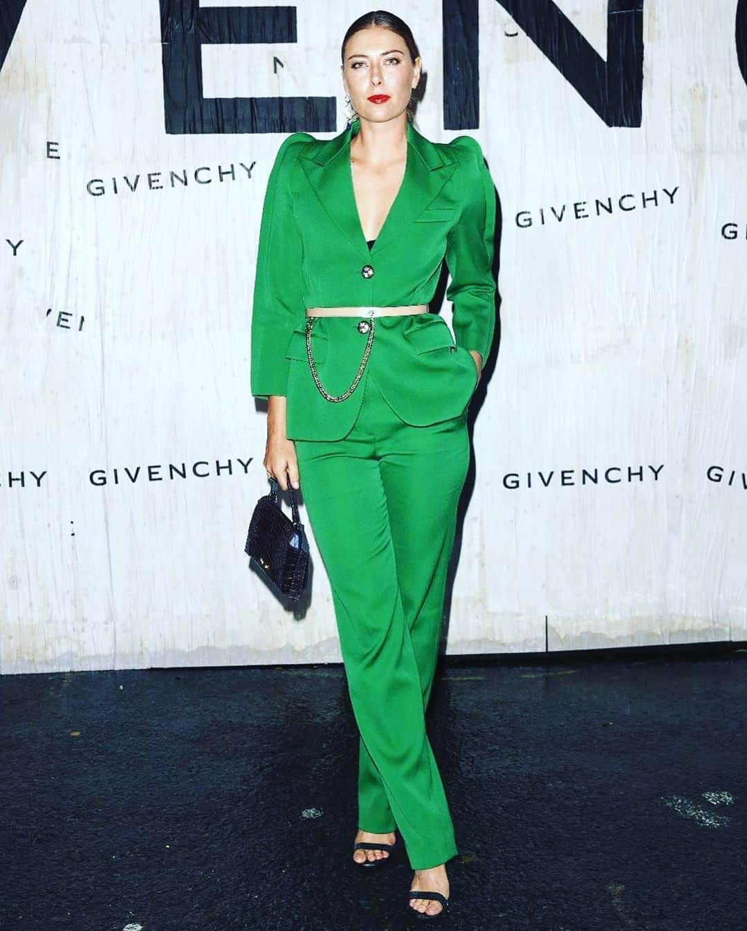 マリア・シャラポワのインスタグラム：「Thank you, @givenchyofficial and @clarewaightkeller for a beautiful evening in Paris. The collection thoughtfully embraced  all the qualities of a chic, modern woman. One of each please 🥰💚📸Getty」