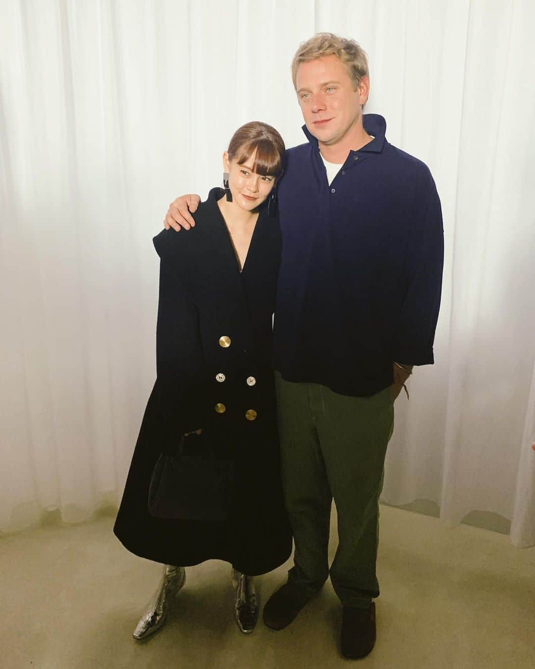 emmaさんのインスタグラム写真 - (emmaInstagram)「with @jonathan.anderson ❤️ @loewe #loewe #pfw」9月30日 16時35分 - okss2121