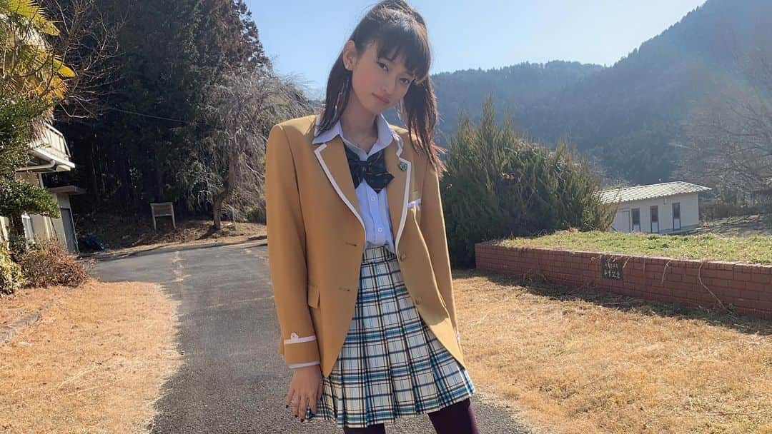 駒形咲希さんのインスタグラム写真 - (駒形咲希Instagram)「. 《お知らせ》 . 橋本環奈さん主演の映画 「シグナル100」 出演させていただきます！ 原作を読んだことがあるのでその作品に参加できて本当に嬉しかったです！ ギャルやってます👱🏻‍♀️ 狂気と絶望のデスゲーム、R15で、とても刺激的な作品なのでぜひ劇場に足を運んでください🥰 来年の1月24日公開予定です！ . これからもちょくちょくオフショットとか載せようと思います💕 . . . #シグナル100 #橋本環奈 #デスゲーム  #映画 #制服 #学園 #movie #girl #me #tokyo #japan #photo #camera #pic #picture #holiday #vacation #travel #trip #instago」9月30日 16時38分 - kmgt_saki