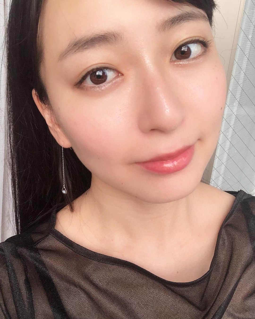 岩間恵のインスタグラム：「この間アウトレットで買ったピアス！ 悩みに悩んで結局これにした💎♡ #ハンドメイドピアス #大好きだけど #こういうのも良き #揺れ感出そうと必死だから #なんとなくセピア色的なフィルターかけといた」
