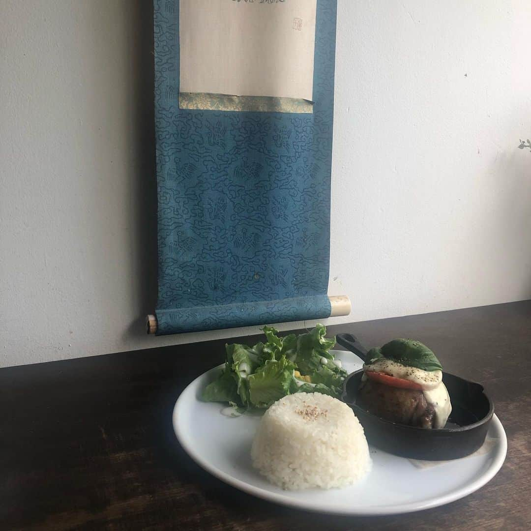 橘二葉さんのインスタグラム写真 - (橘二葉Instagram)「lunch:) このお隣にはさきちゃんがいるよ✌︎ 今日で9月終わり、増税前。 みんななに買ったの？教えて~ ・ ・ #二葉のつぶやき  #増税前 #lunch #food #instfood #増税 #september」9月30日 16時44分 - futaba_tachibana_tpd