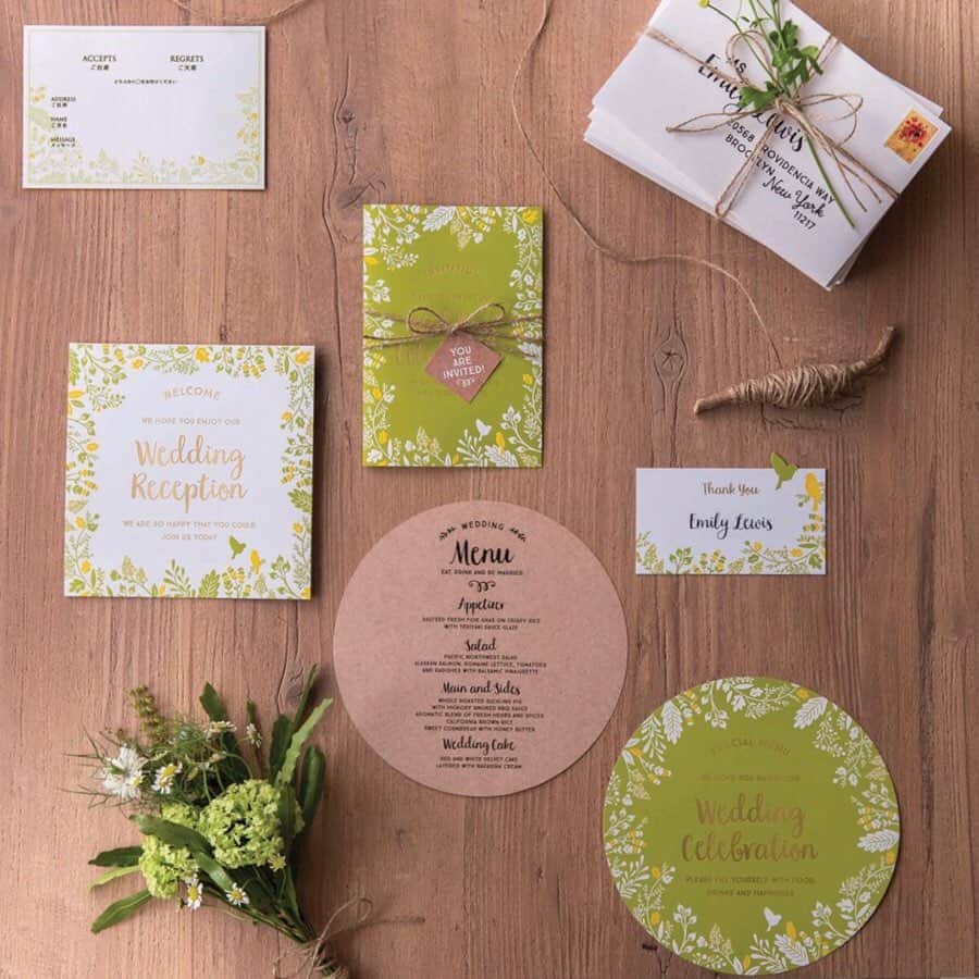 のインスタグラム：「/// DIY Wedding /// . 【パストラル】 数々の芸能人や著名人の結婚式にて、ペーパーアイテムのデザインを手掛けたJoe MASUZAWA氏のコレクション😘🌿 . 海外の広大な自然を連想させるナチュラルなグリーンとクラフト風のデザインがポイントです❤️ . あそび心をプラスしたい方は付属のメッセージタグと麻紐でプチDIYを！ あなたらしい自由なアクセントを楽しむことができます！💕 . . ▼無料サンプル請求できます！▼ プロフィール @myprint_wedding 記載のURLよりサンプルサイトへ飛べます💌😘 . . #マイプリント #myprint #ペーパーコンシェルジュ #ペーパーアイテム #招待状 #結婚式準備 #結婚式準備中  #日本中のプレ花嫁さんと繋がりたい #装飾 #テーブルコーディネート #プレ花嫁 #トレンドカラー #2020春婚 #2020夏婚 #2020秋婚 #空間コーディネート #ナチュラルウェディング #招待状diy #令和婚」