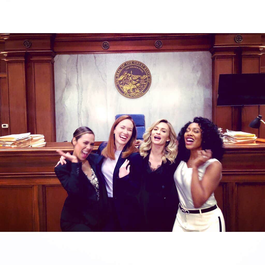 リンジー・ゴートのインスタグラム：「watch All Rise on CBS tonight to see me have no fun with these people. (actually, i have no scenes with them tonight. i just couldn’t get @wbethel to laugh with me) #allrise」