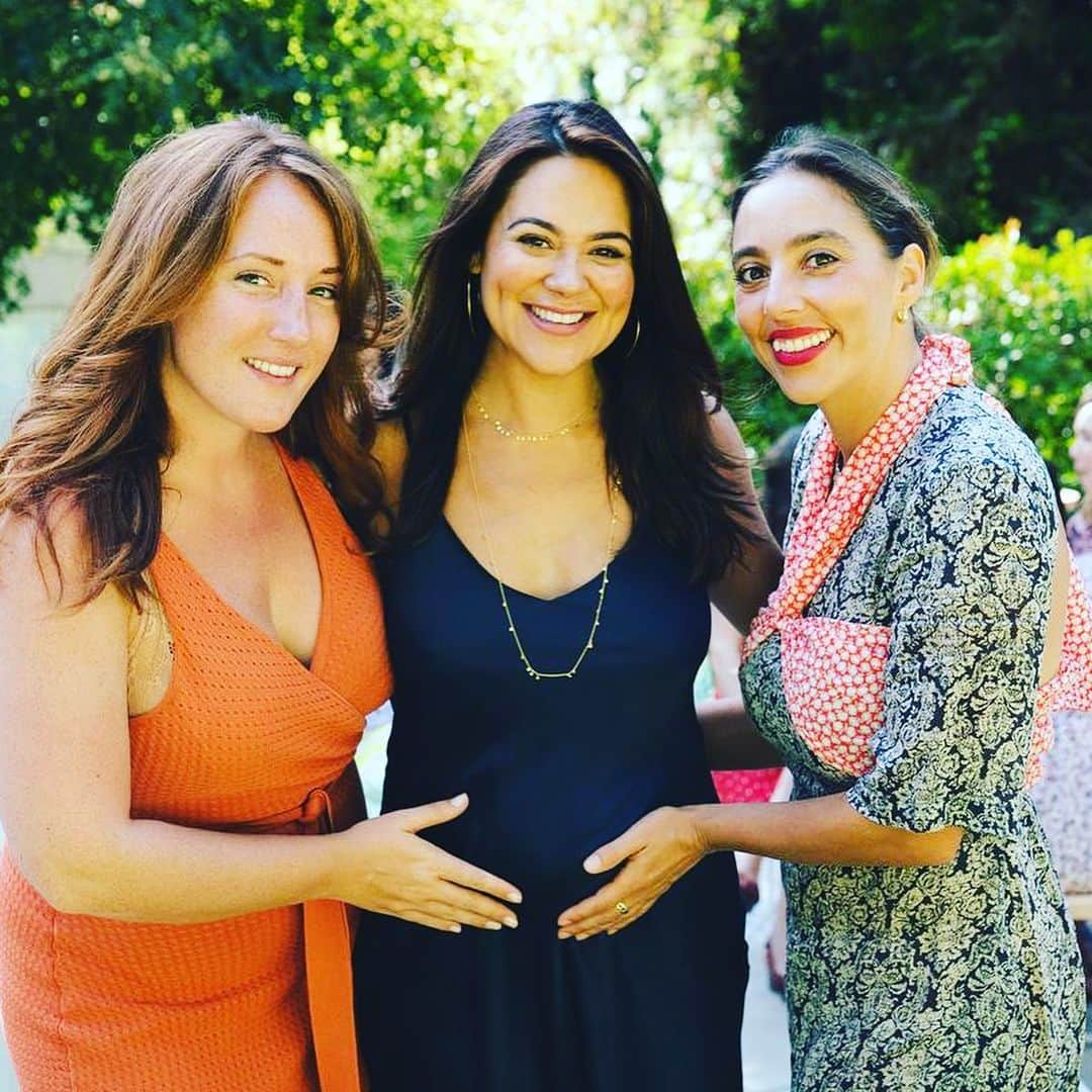 カミーユ・グアティのインスタグラム：「IT’s MOMMY MONDAY GIVEAWAY TIME! . . I feel so lucky to be surrounded by such talented, beautiful friends who put together an insane baby shower!! From the bar, to the flowers, to the favors, to the SALSA BAND!!! A huge thank you to @ellmoredesign and Katie Jordan for making this happen. . . So in Celebration of my Beautiful Baby shower I wanted to honor a mommy to be by giving away some amazing products! I know the road to get here is not always a straight line and it can be financially draining, so if you think you or a friend could use these wonderful gifts, enter them this week. . . Prize Package Includes: Comotomo Baby Bottle Bundle Milky Mama Lactation Lemoonade Bundle Solly Baby Swaddle Carrier Purlisse Watermelon Energizing Skin Care Package . . To Enter Follow: @comotomobaby @milkymamallc @sollybaby @purlisse . . Tag you and friends below and make sure to follow me and the products to win! Contest closes this Sunday, October 6th!! Thank you to the companies who made this day extra special! . . Event Design: @ellmoredesign  Florals: @lovestruckblooms  Signage: @fawnlettering  Favors: @otisandleaf  Bus Bar:  @thebarnamedjackson . Photographer: @thesocialabbott  Hair: @drearellanohair . . And to my strong warrior ladies who made this happen...I love ya! @estherellmore, Katie Jordan, Jennifer Roberston, @missesfab @leahhaywood @myararenee @saralager3 @shirinfletcher . #giveaway #mommy #pregnancy #postpartum #skincare #babyshower #babybottles #lactation #ivf #ivfjourney #eggdonor #donoreggivf #free #momlife #newmom #firsttimemom」