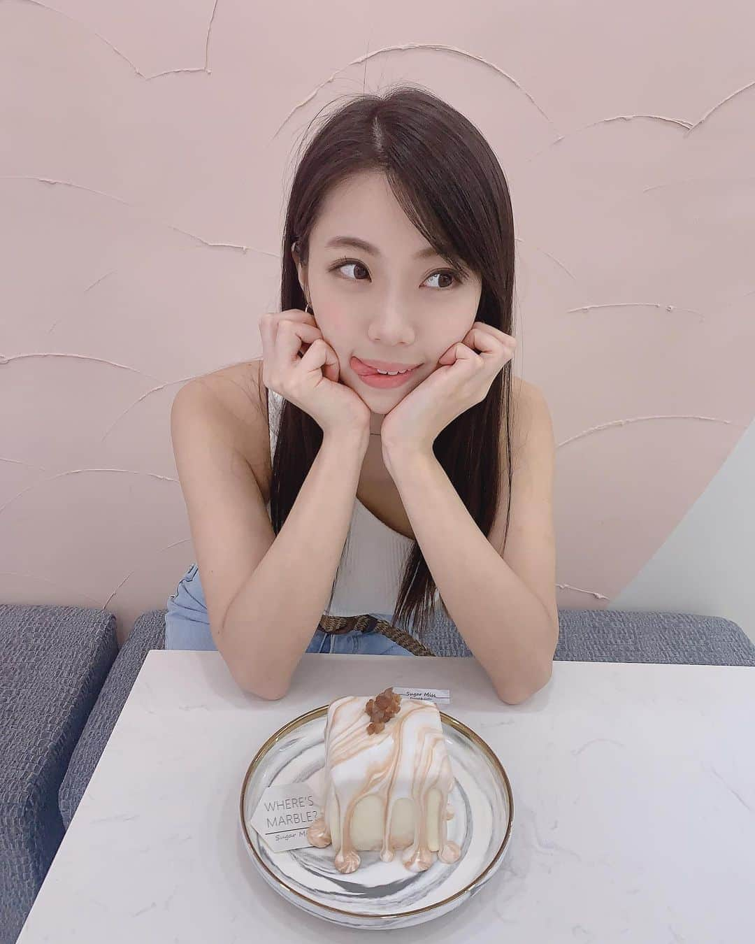 鈴木ふみ奈さんのインスタグラム写真 - (鈴木ふみ奈Instagram)「大理石ケーキ🍰💕 #台湾  #ふみログ  #cake #台北 #大理石ケーキ #sugarmiss #ふみ旅」10月1日 3時48分 - fuminasuzuki