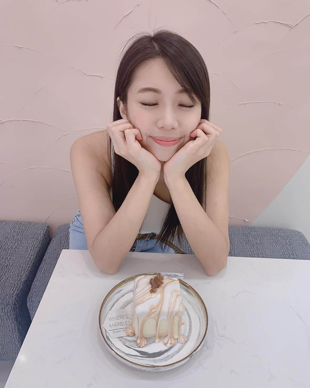 鈴木ふみ奈さんのインスタグラム写真 - (鈴木ふみ奈Instagram)「大理石ケーキ🍰💕 #台湾  #ふみログ  #cake #台北 #大理石ケーキ #sugarmiss #ふみ旅」10月1日 3時48分 - fuminasuzuki