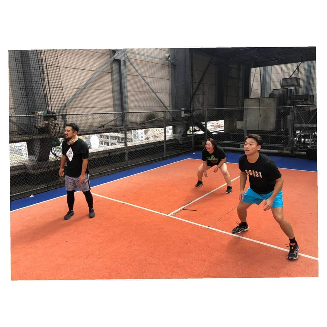 大山未希さんのインスタグラム写真 - (大山未希Instagram)「🎳 【納涼会という名のハワイロス会】 ハワイでの結婚式でお互いの友達たちが 予想以上に仲良くなってくれて(笑) みんなで集まろうってことでやっと開催‼️ 朝からいける人はまずはスポッチャ😁 ガチ対決💨💨 負けた数だけ顔に正の字書かれます。 ビリはおでこに【肉】って書かれます(笑) 種目ごとに毎回罰ゲームあり。 電気ビリビリはかなり盛り上がったね！ 大人になってからもバカできる仲間最高っ🙌 大汗かいたので万葉の湯ですっきりしてから 買い出しして夜の部です‼‼‼ その様子は次回❤ #納涼会 #スポッチャ #万葉の湯 #ハワイロス #ファミリー #ハンドボール #野球 #サッカー #バレーボール ↓」9月30日 19時07分 - miki_oyama1003