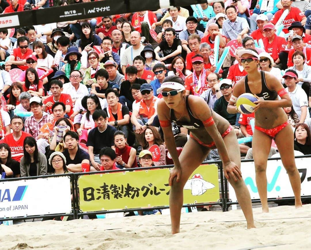 溝江明香さんのインスタグラム写真 - (溝江明香Instagram)「...📸 @toyota_beachvolleyball  #名古屋大会 #トヨタ自動車 #大応援団  #チームカラーは赤 #red #smile  #beachvolleyball #女子アスリート #腹筋女子  #athome #descente #glicopowerproduction #oakley #luxotticajapan . キャッチ！見てくださった方、ありがとうございました📺🙏🏽❤️」9月30日 19時42分 - sayakamizoe