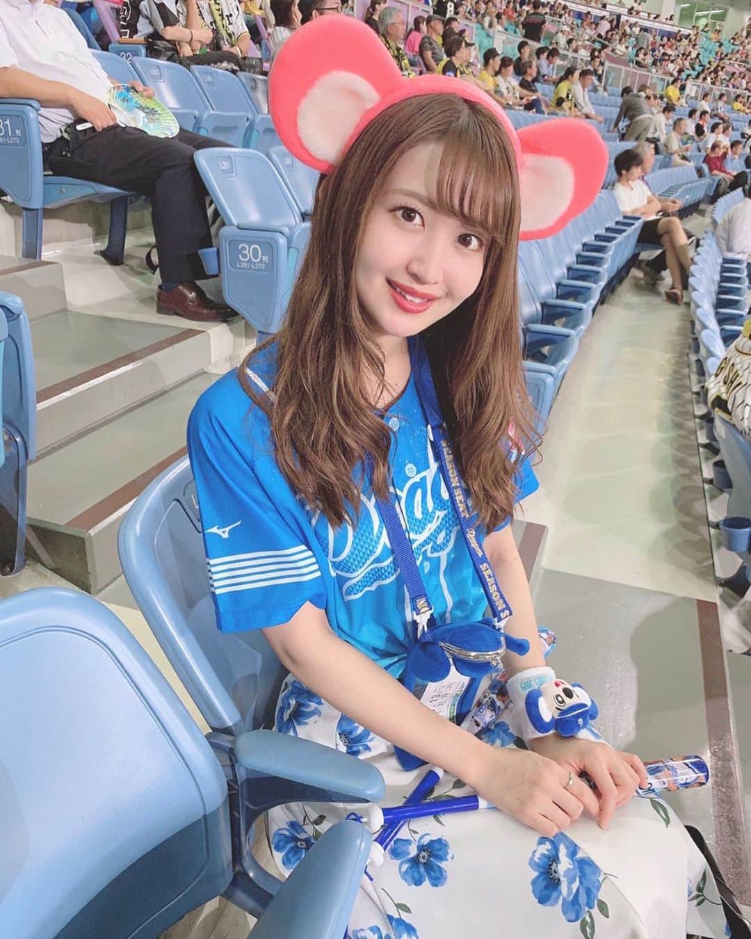 沢井里奈さんのインスタグラム写真 - (沢井里奈Instagram)「♡ . 今日今シーズン ラストの試合ですね🥺💕💕 . 今シーズンは、 沢山観戦出来て(12試合8勝4敗)、 中日ドラゴンズの事、野球の事、 知れば知るほど楽しくて☺️💓💓 選手の皆さんの熱いプレーに 沢山のパワーを頂きました🌟 . 今日最後の試合も 頑張れドラゴンズ⚾️💙 . #dragons #nagoyadome #nagoya #baseball #instagood #instagramjapan #japanesegirl #girls #中日ドラゴンズ #中日 #ドラゴンズ #ファイナルシリーズ #ナゴヤドーム #ドアラ #野球 #野球観戦 #ドラゴンズ女子 #昇竜ユニホーム #ユニフォーム #ユニフォーム女子 #さわー野球 #沢井里奈」9月30日 19時57分 - sawairina