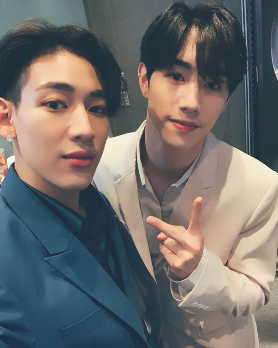 BamBam のインスタグラム：「Welcome to Vivo Family @vivo_thailand  @mark_tuan #V17pro #MTBB」