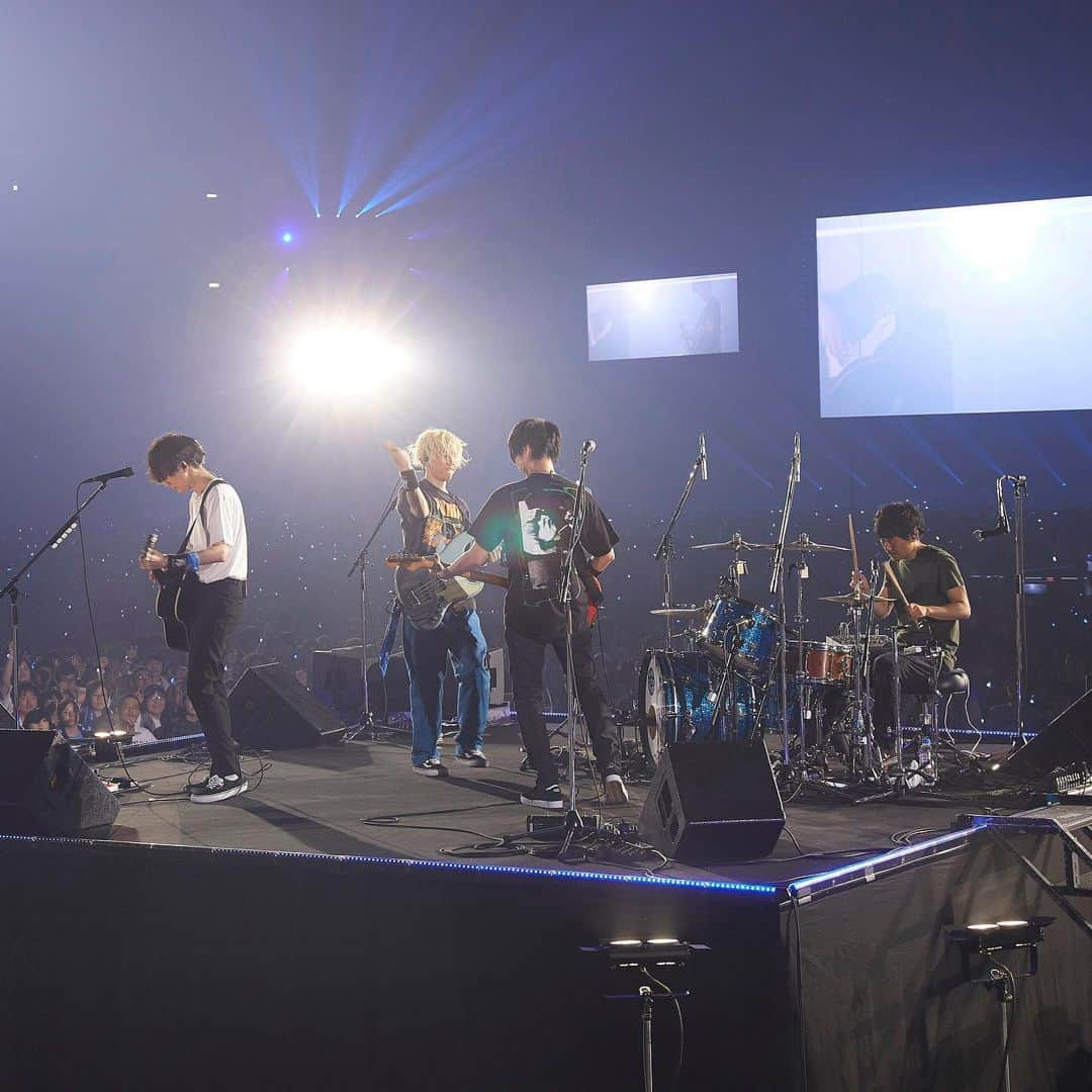 BUMP OF CHICKENさんのインスタグラム写真 - (BUMP OF CHICKENInstagram)「#BUMPOFCHICKEN TOUR 2019 #auroraark at NAGOYA DOME Photo by @yoshiharuota」9月30日 20時06分 - bumpofchickenofficial