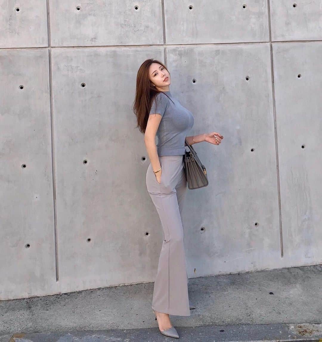 Choi Somiさんのインスタグラム写真 - (Choi SomiInstagram)「⠀⠀⠀⠀ #글랜더 #glander  내가 좋아하는 tone on tone」9月30日 20時11分 - cxxsomi