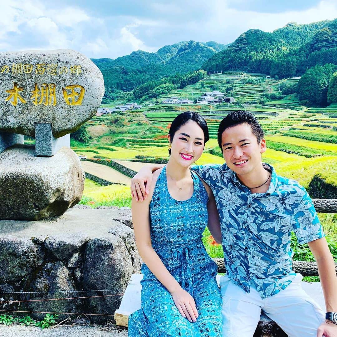 筒井菜月のインスタグラム：「波佐見町で夫婦講演会を行いました😊 #鬼木の棚田 はちょうど紅葉真っ盛り✨  #波佐見焼 発祥の地である #波佐見町 はあったかい人柄の皆さんと美食、皮膚が生まれ変わる美肌の湯 #湯治楼 が楽しめる幸せな場所でした💕  波佐見町の皆様ありがとうございました😍  #visitjapan #hasami #missinternational #筒井菜月 #新婚さんいらっしゃい」