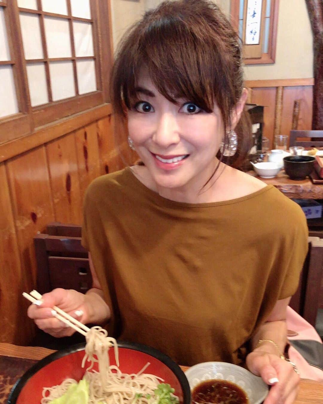 山田佳子さんのインスタグラム写真 - (山田佳子Instagram)「9月も終わり。なかなか涼しくならないですね…﻿ お昼はお蕎麦にしました😋﻿ ﻿ #暑い ﻿ #9月おわり﻿ #お昼ごはん﻿ #冷やしそば #美味しい﻿ #山田佳子 ﻿」9月30日 20時32分 - yoshiko117
