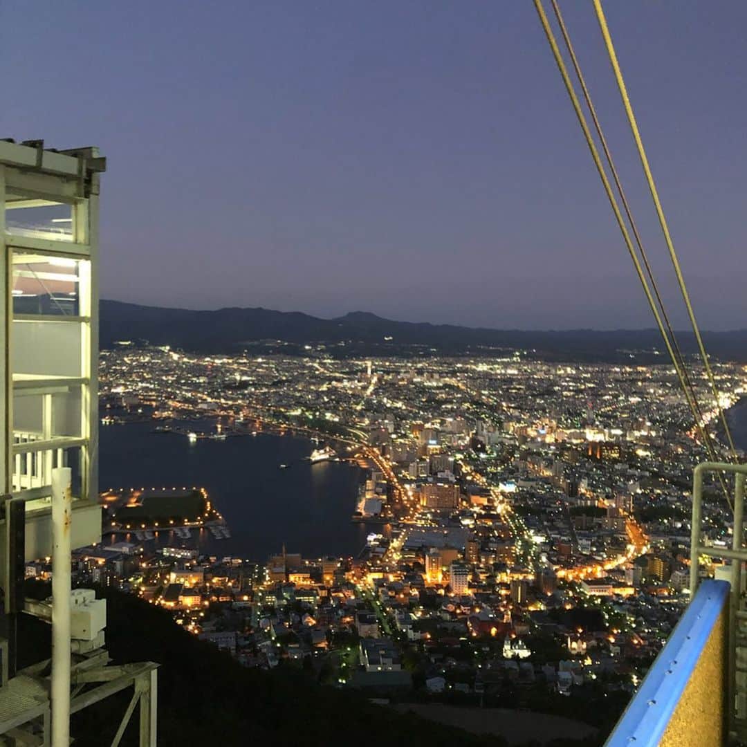 亀田誠治さんのインスタグラム写真 - (亀田誠治Instagram)「忘れないうちに… 函館山からみた夕景と夜景です。函館は美しい街です。」9月30日 20時43分 - kameda_kamera