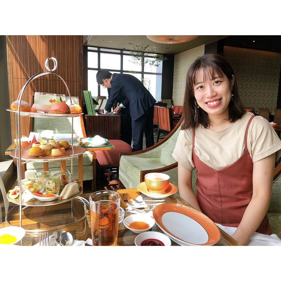 永井友梨さんのインスタグラム写真 - (永井友梨Instagram)「今月上旬、結婚式参列のため東京へ✈️ 次の日は行ってみたかったアフタヌーンティーへ☕️ 景色も良く、とても優雅なひとときでした☺️💕 たまーにでいいのでこういう時間過ごしたいな...ともみありがと！ 明日から10月。 今年もあと3ヶ月。 新たな気持ちで駆け抜けましょー🏃‍♂️ #アフタヌーンティー  #afternoontea」9月30日 20時48分 - nagai_y_r