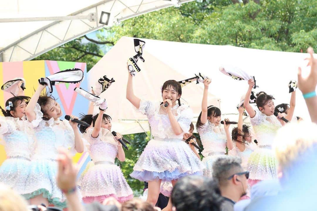 田島芽瑠さんのインスタグラム写真 - (田島芽瑠Instagram)「アイドルになって7年が経ちました。﻿ ﻿ 7年って数字で見ると長いような気になるけれど﻿ あっという間すぎて、え！もう7年も経ったの？って驚きの方が強いです😳😳﻿ ﻿ 7年間アイドルを続けられたのは、皆さんの応援があったからです。本当にありがとうございます🙇‍♀️﻿ ﻿ これからも応援よろしくお願いします！！﻿ #HKT48 #2期生 #田島芽瑠　#アイドル」9月30日 20時52分 - meru_chan_official