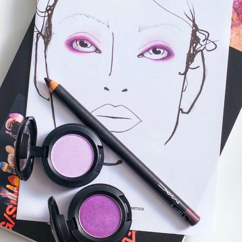 M∙A∙C Cosmetics Japanのインスタグラム：「⠀ End of the Worldが魅せる #MAC_STARRYEYES ⠀ M·A·Cの大人気“スモールアイシャドウ”から全36色が新発売！ 公式オンラインショップ　9/27（金）先行発売 全国店舗　10/4（金）発売 ⠀ この夏新たなステージへと踏み出した「End of the World」がNYLON guys JAPAN 11月号に登場 End of the Worldの新たな始まりをコンセプトに、新しい彼らの魅力が引き出されたアイメイクをチェック！ ⠀ FUKASE使用色 💎スターリー ナイト 💎 #ハンブルブラグ ⠀ ⠀ ＜M·A·C公式オンラインショップ限定キャンペーン＞ キャンペーン期間中M·A·C公式オンラインショップにて、スモール アイシャドウを含む3,500円(税抜)以上ご購入のお客様にEnd of the Worldの限定ポストカードいずれか1種（全4種）をプレゼントいたします。 ⠀ キャンペーン期間：9/27（金）AM10:00～なくなり次第終了 ⠀ *カードはお選びいただけません。 *なくなり次第終了となります。 *プレゼント（ポストカード） がショッピングカートに表示されますのでご確認ください。ショッピングカートに表示されない場合は、在庫切れとなります。 *プレゼントはお1人様1会計（合算不可）につき1回までとなります。 ⠀ ⠀ ⠀ ⠀ ⠀ #MACCosmeticsJapan #MACコスメ #MACCosmetics #スモールアイシャドウ #アイシャドウ #新色 #アイメイク #EndoftheWorld #EOTW #キャンペーン #NYLONguysJAPAN #NYLONJP #maceyeshadow #MACアイシャドウ #MACアイメイク #fukase」