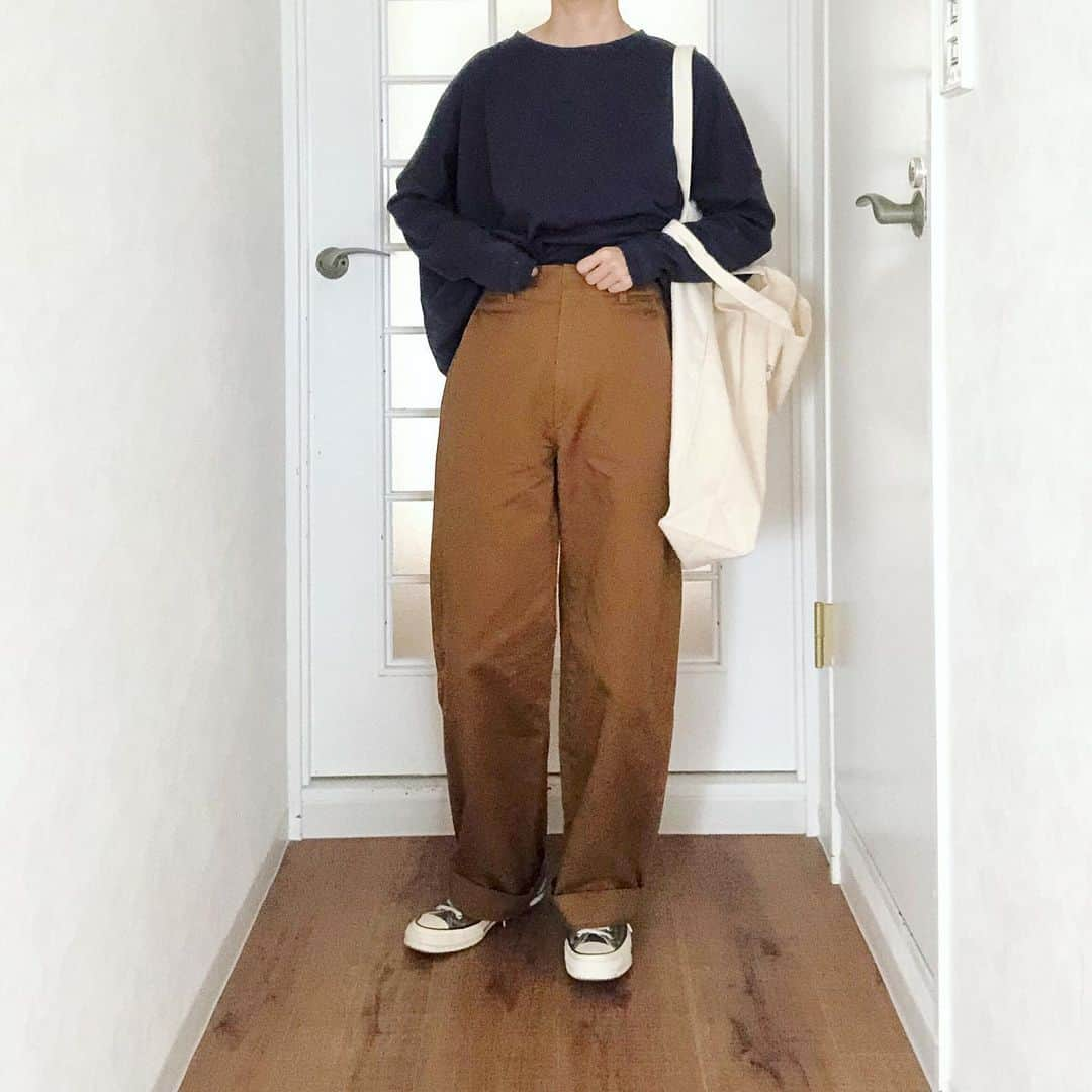 mikiさんのインスタグラム写真 - (mikiInstagram)「* 2019.9.30(mon) ・ UNIQLO U のワイドフィットカーブパンツ このまぁるいシルエットが人気なんだなぁ♡ トップスをOUTしてもINしても可愛い！ 秋色もお気に入りー！ ・ ・ トップス: @nikoand_official  パンツ: @uniqlo  靴: @converse . ・ ・ #gu #uniqlo #uniqlou #guコーデ #ユニクロ #ユニクロコーデ #uniqloコーデ #オーバーサイズ #ワイドフィットカーブパンツ #メンズライク #ゆるコーデ #ユニクロユー #ベージュコーデ #スニーカー #スニーカー女子 #秋 #秋色コーデ #カジュアルコーデ #カジュアル女子 #大人カジュアル」9月30日 21時03分 - miki__072