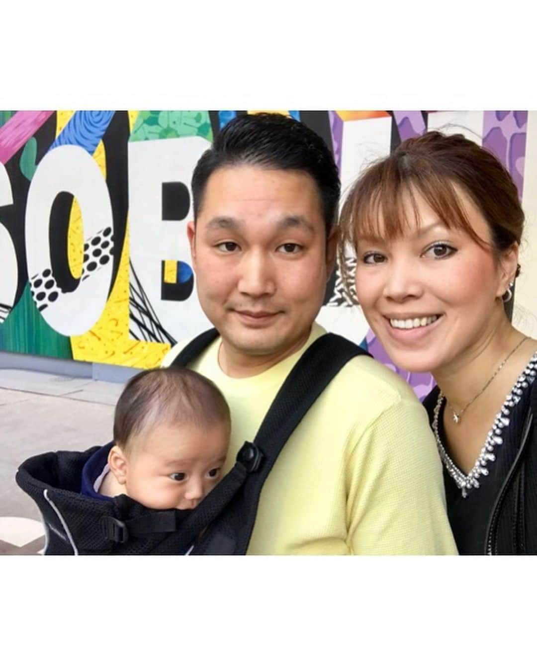 輝良まさとさんのインスタグラム写真 - (輝良まさとInstagram)「・ 横浜散歩👪✨ ベイクォーターでランチして、そのあと気になってたアソビルを覗いてきました❣️ ・ アソビル、B1と1階の飲食店フロアはまぁ置いといて、他のフロアはあまり魅力的ではなかったかなと…笑 真那人が大きくなって遊べるようになっても行かないかなぁ😅 個人的な感想なのであしからず🙏 ・ 今日は宝塚大劇場で花組の千秋楽でしたね😢 駆けつけられなかったけど、朝から美貴の真っ白の入りの写真や動画をを見てちょっとウルっとしてしまいました😭 今頃はフェアウェル中かな⁉️ 美貴はじめ、退団者の皆さんが東京の千秋楽まで怪我なく幸せに舞台を務められますように😊❤️ 東京で待ってるょー❤️ ・ #天使ママ#レインボーベビー#レインボーベビー真那人#令和元年ベビー#6月生まれ#生後3ヶ月#生後111日#赤ちゃん#赤ちゃんのいる生活#お出掛け#横浜散歩#ベイクォーター#ランチ#リオグランデグリル#ビール#飲みたいけど#ノンアル#アソビル#速攻寝落ち#宝塚#宝塚大劇場#花組#千秋楽#91期#同期#白姫あかり#退団者#寂しい#けど#応援してるよ」9月30日 21時09分 - kirahama0703