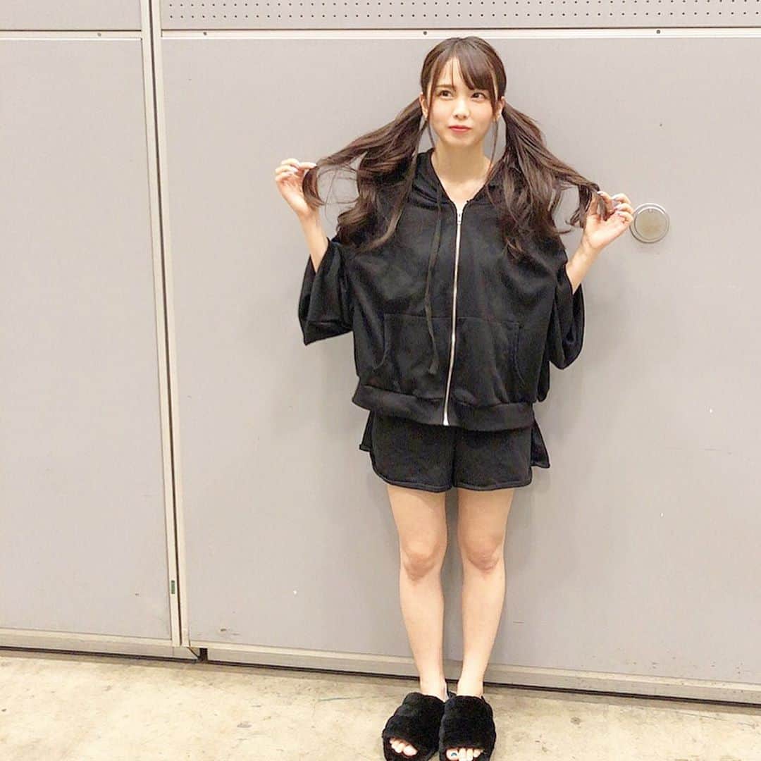 のインスタグラム：「ポニーテル ツインテール 私はおこテール  握手会4部.5部のテーマは 寝巻き  こちらも一応 #セットアップ」