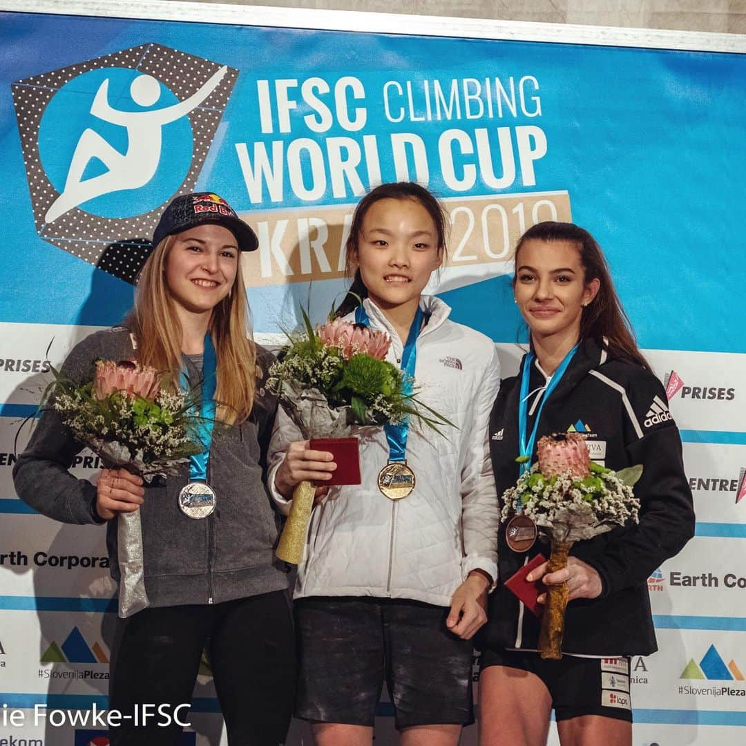 ジェシカ・ピルツさんのインスタグラム写真 - (ジェシカ・ピルツInstagram)「🥈at the Lead World Cup in Slovenia. Very pleased about this after many ups and downs in this season. Congrats to @chaehyun.s for third victory this year and @luckarakovec for her first World Cup medal 🙌💪🏽 Next stop: European Lead Champs this coming weekend in Edinburgh 🏴󠁧󠁢󠁳󠁣󠁴󠁿 Pics by @thecircuitclimbing 🙏」9月30日 21時16分 - jessy_pilz