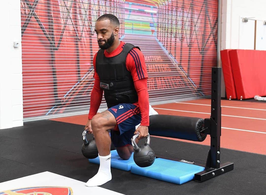 アレクサンドル・ラカゼットのインスタグラム：「Working Hard, Back Stronger 💪🏾🏋🏾‍♂️ #MondayMotivation #Laca 9️⃣♣️」