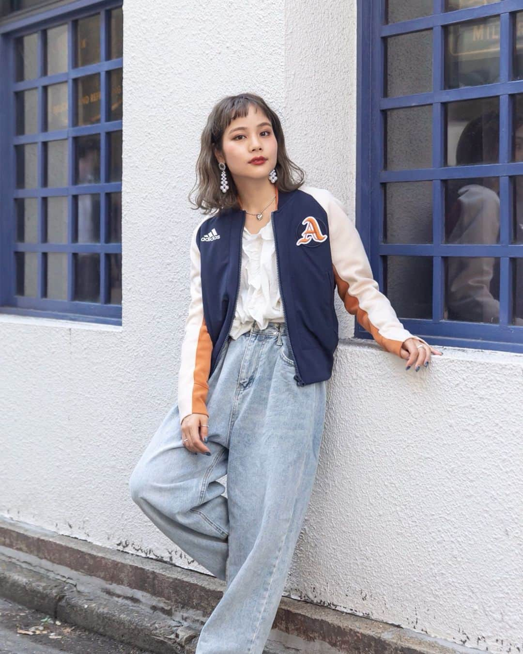 Fashionsnap.comさんのインスタグラム写真 - (Fashionsnap.comInstagram)「【スナップ】自分自信を表現するキャンバス「adidas VRCT JACKET」。あなたならどう着こなす？ ﻿ ﻿ —﻿ ◆WEEK02﻿ 表現するとは何か？時に批判され、傷つくこともあるかもしれない。ただオリジナリティを求めるその行為が、美しいことに変わりはない。「VRCT JACKET」は、クリエイティビティと自己表現への好奇心を刺激するために作られている。﻿ —﻿ ﻿ 詳細をチェック>> https://www.fashionsnap.com/special/adidas-vrct/﻿ ﻿ #ブレない思いを胸に刻もう #Werepresent #adidastokyo #pr」9月30日 21時28分 - fashionsnapcom