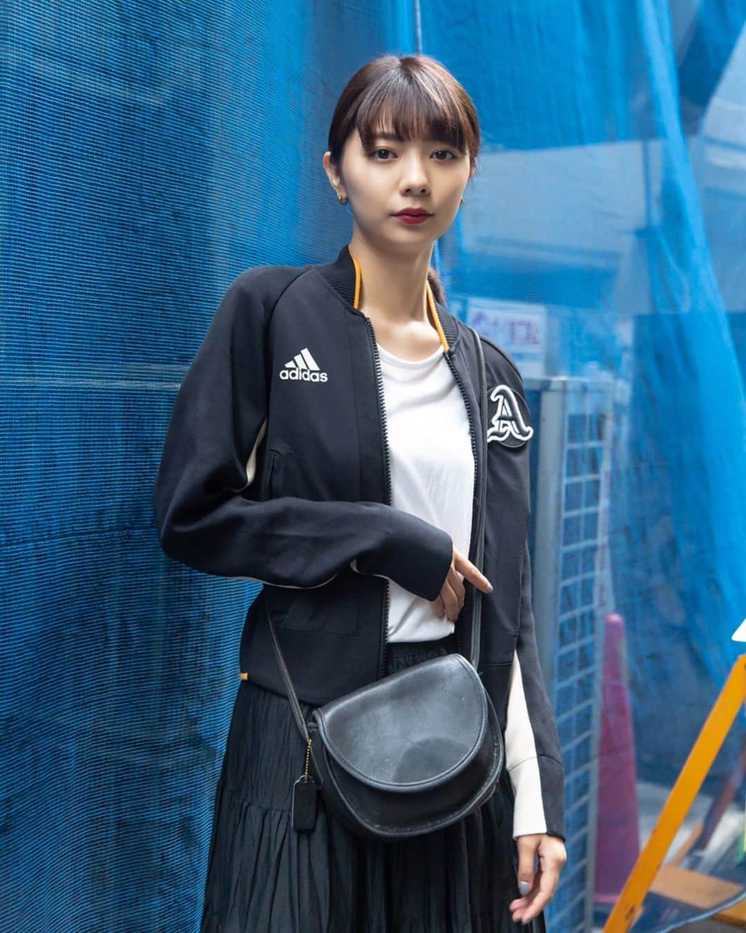 Fashionsnap.comさんのインスタグラム写真 - (Fashionsnap.comInstagram)「【スナップ】自分自信を表現するキャンバス「adidas VRCT JACKET」。あなたならどう着こなす？ ﻿ ﻿ —﻿ ◆WEEK02﻿ 表現するとは何か？時に批判され、傷つくこともあるかもしれない。ただオリジナリティを求めるその行為が、美しいことに変わりはない。「VRCT JACKET」は、クリエイティビティと自己表現への好奇心を刺激するために作られている。﻿ —﻿ ﻿ 詳細をチェック>> https://www.fashionsnap.com/special/adidas-vrct/﻿ ﻿ #ブレない思いを胸に刻もう #Werepresent #adidastokyo #pr」9月30日 21時28分 - fashionsnapcom