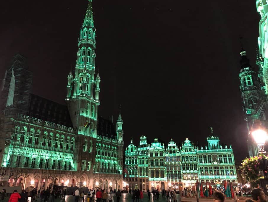 川口太一さんのインスタグラム写真 - (川口太一Instagram)「世界で一番美しく、世界遺産にも登録されている広場グラン・プラス。 ベルギーの首都ブリュッセルにあります。 夜にはライトアップされて朝とは全く違う景色を見れます。ここは本当に綺麗だ… #ベルギー🇧🇪 #ブリュッセル #グランプラス広場 #一人旅 #感性を磨く旅」9月30日 21時23分 - k.taichi20