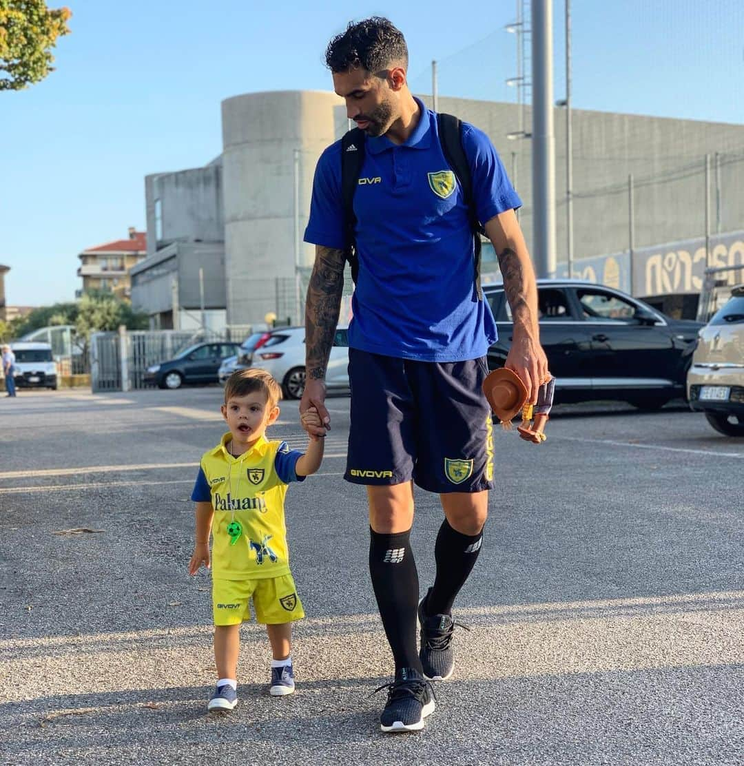 ダヴィデ・ブリーヴィオのインスタグラム：「💛💙」