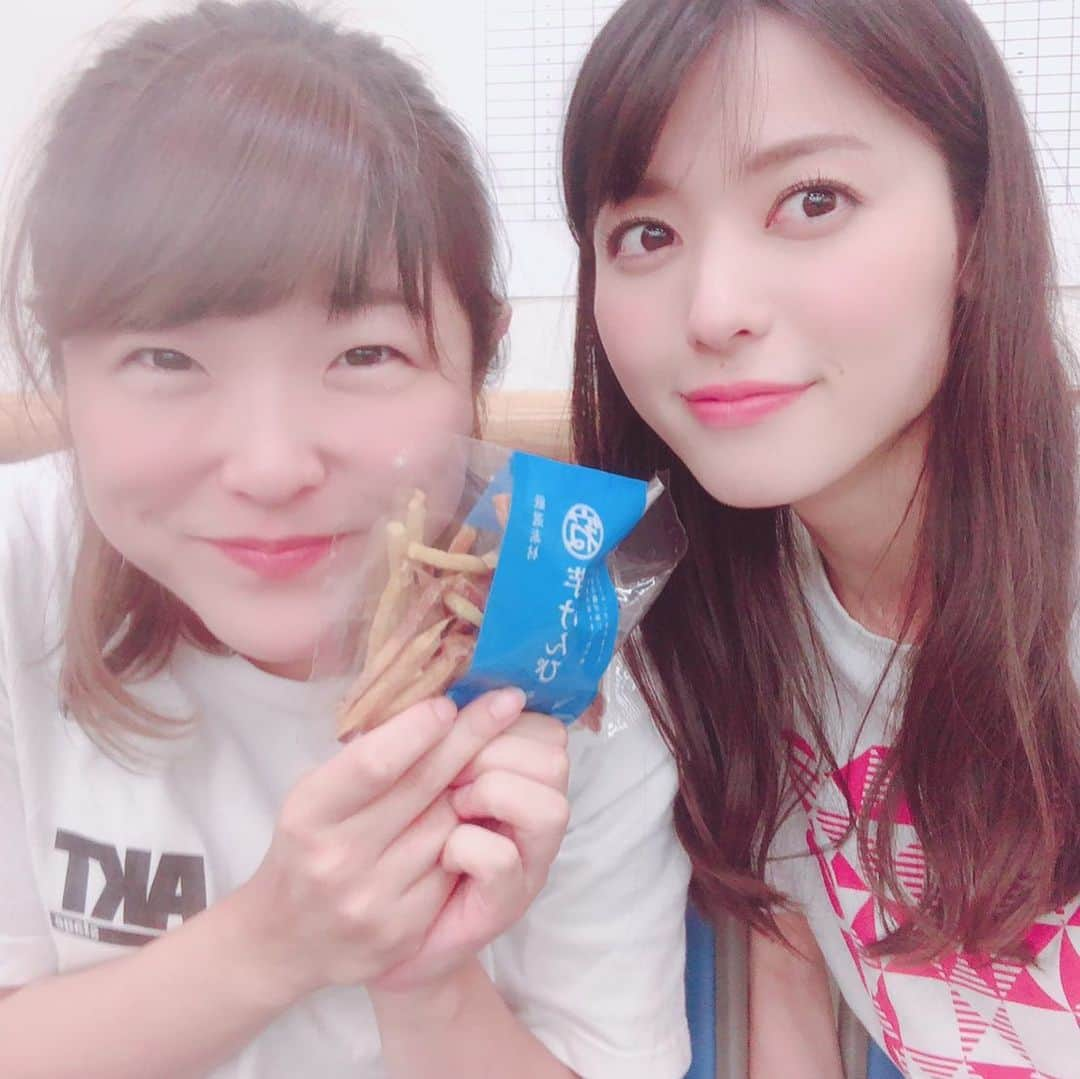 矢島舞美さんのインスタグラム写真 - (矢島舞美Instagram)「. #古田小夏 ちゃんが、稽古場で芋けんぴ分けてくれた♡笑 ありがとー(^^) . . #フラガール#舞台」9月30日 21時51分 - maimiyajima_official_uf