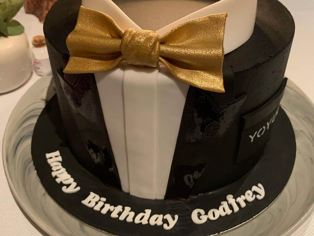 ゴッドフリー・ガオさんのインスタグラム写真 - (ゴッドフリー・ガオInstagram)「🎂 September is almost over, probably the most birthday cakes I’ve had in a while....But this one was extra special 😃 Thank you for all the birthday love #nevertoolate #birthdaycake #birthdayweekend #yoyuulab #jaanbykirkwestaway #michelinstar #f1」9月30日 22時04分 - godfreygao