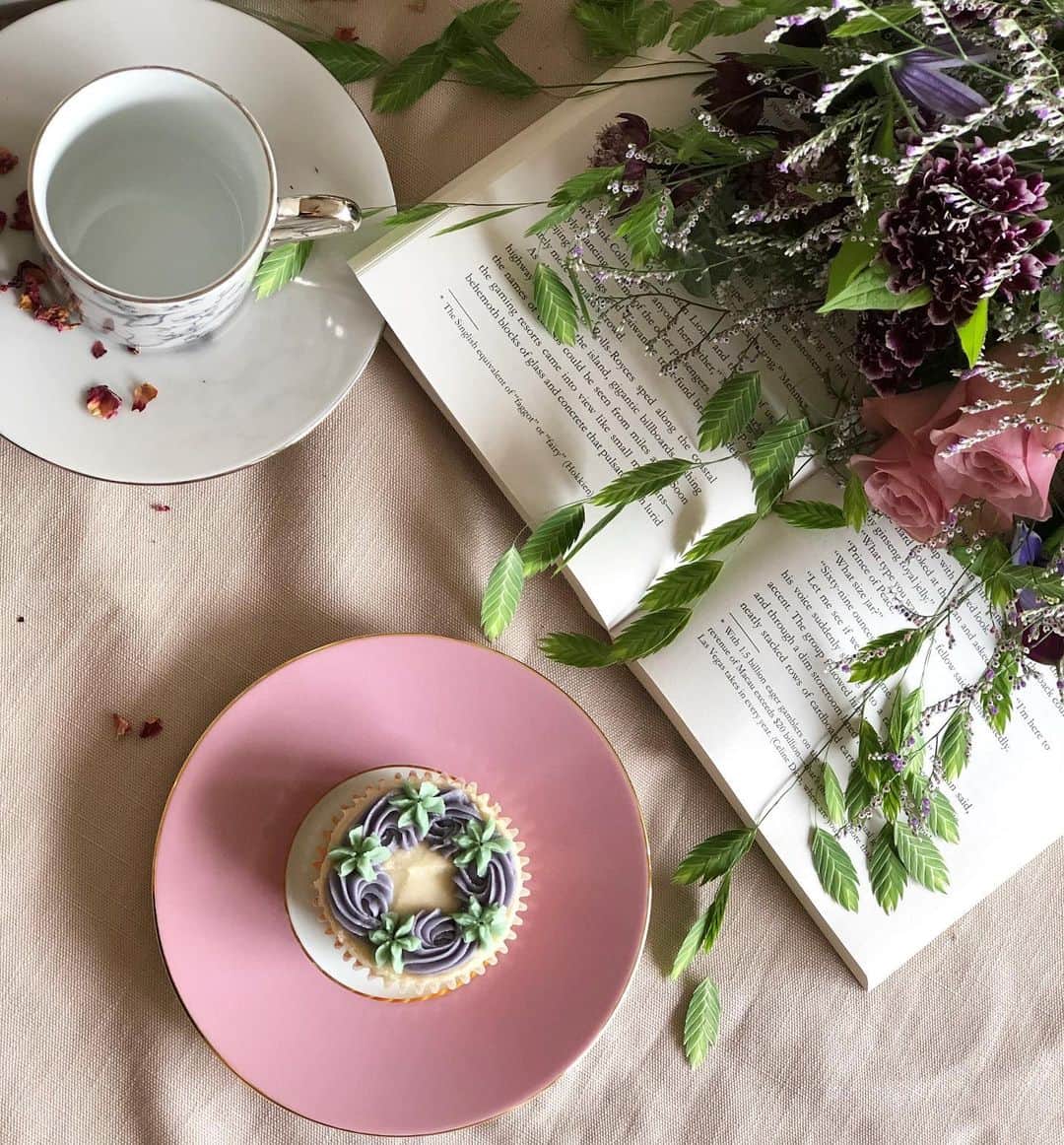 小泉里奈さんのインスタグラム写真 - (小泉里奈Instagram)「コーヒーより紅茶派です。 #花のある暮らし」9月30日 21時59分 - koizumi_rina