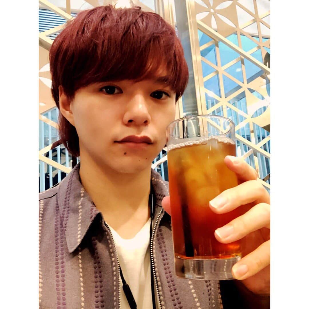 のインスタグラム：「ル ショコラ ドゥ アッシュ  久々に行ったんだけどチョコケーキめちゃくちゃ美味しいんだが！？紅茶もアールグレイだから柑橘の香りが相性抜群なんじゃ〜( ˙ꈊ˙ ) #紅茶 #紅茶好き #紅茶Butler #チョコレート」