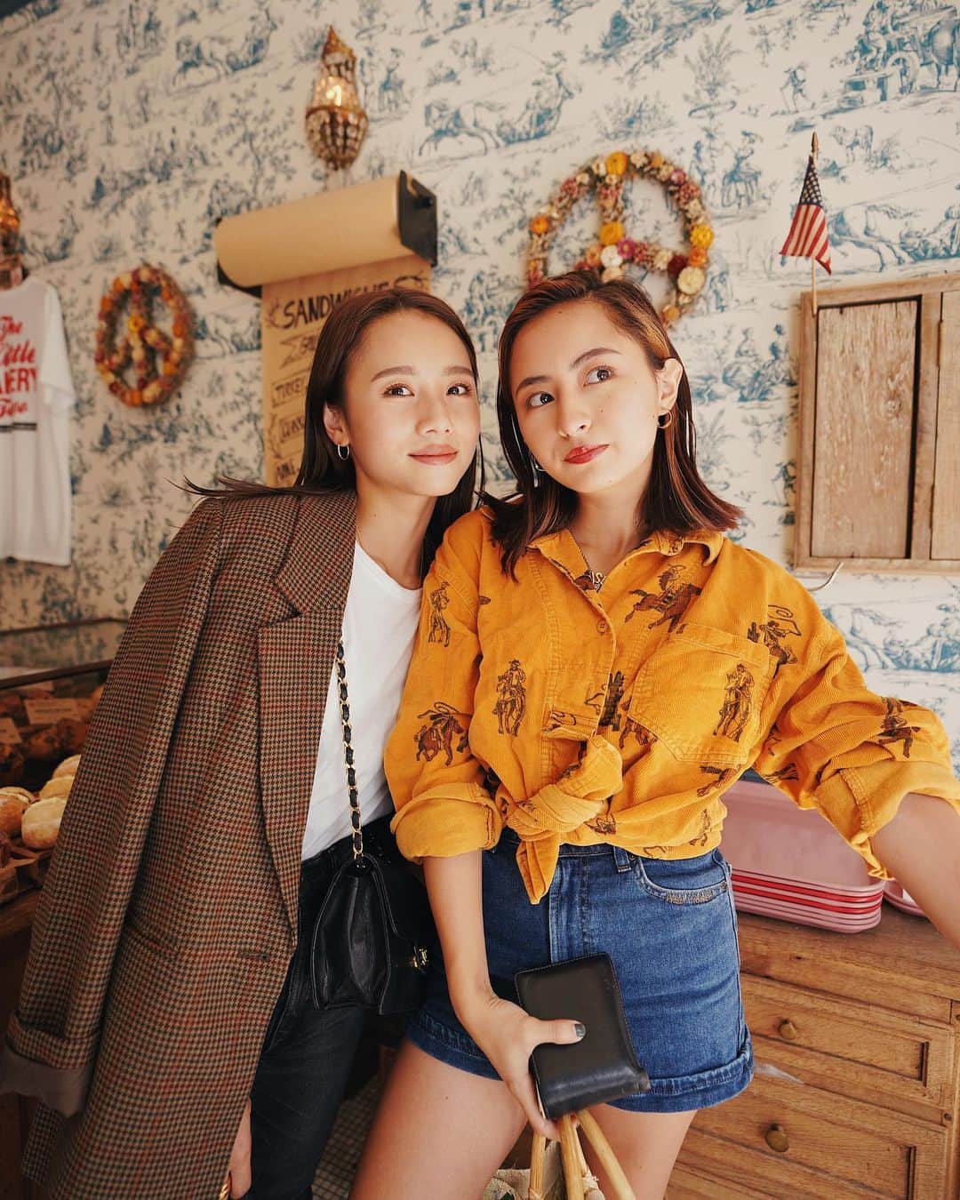 のインスタグラム：「念願のあおいちゃんと動画撮ったよ♥︎ 沢山の動画リクエストありがとうございました！ 皆んなの意見を参考にして撮ったのでどっちの動画も良い感じになりそう🍁🍁🍁 皆んな楽しみにしてて🧡 * #autumn #fall #fashion #outfit #ootd #outfitoftheday #girls #fallfashion  #friends #brown #yellow #orange #thelittlebakerytokyo  #秋服 #ファッション #秋コーデ #ピクニック #女子 #ちびコーデ #秋ファッション #女の子 #シンプルスタイル」