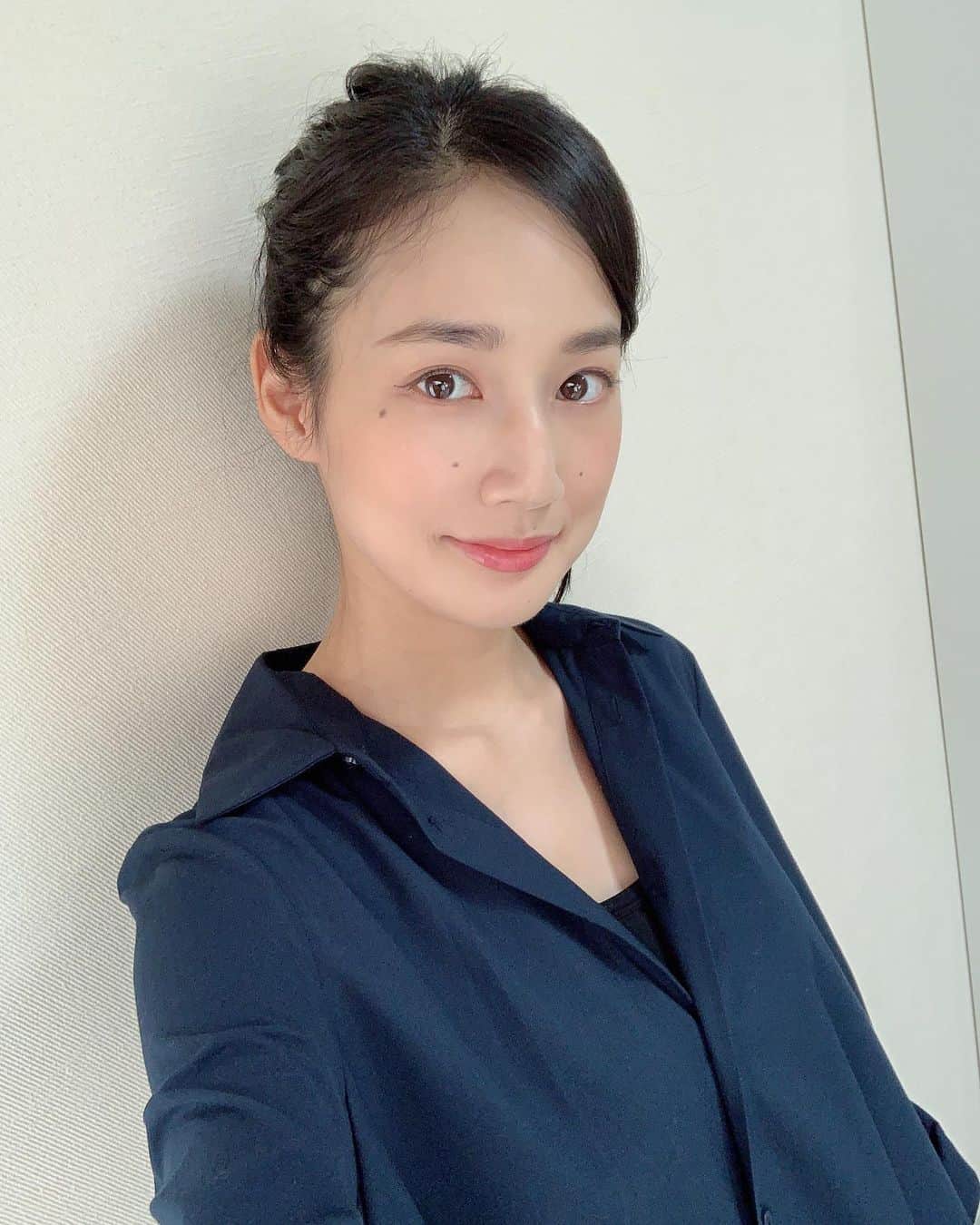 高嶋香帆のインスタグラム：「久しぶりに化粧をしたので、写真を載せます。 . 最近周りで髪を短くする方が多くて憧れてしまう…可愛い… 私もいつかショートカットにしたいなぁ、何て🥺💕」
