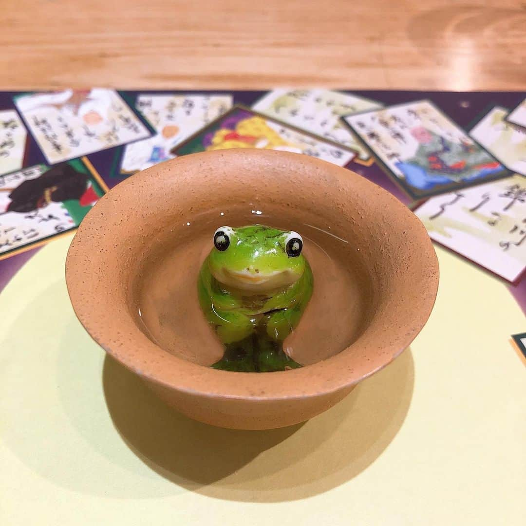 飛鳥りんのインスタグラム：「#🐸 #🍶」